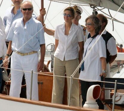 Os dias amargos de Juan Carlos! Anda pelo palácio da Zarzuela em cadeira de rodas 'como uma alma penada'