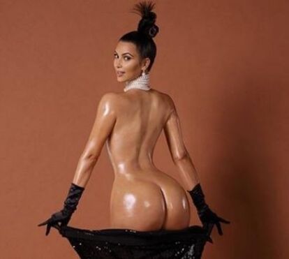 Kim Kardashian (novamente) nua nas redes sociais