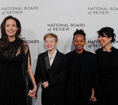 Filhas de Angelina Jolie exibem look masculino
