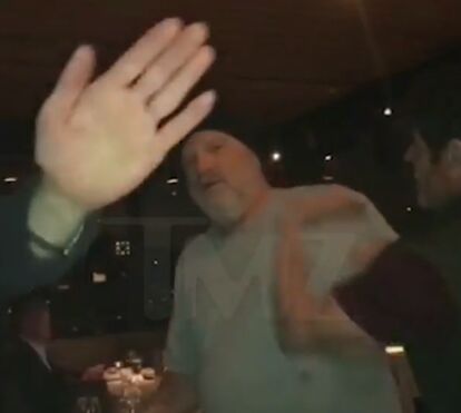 Harvey Weinstein é agredido depois das acusações de assédio