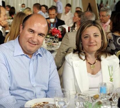 Vale e Azevedo faz vida de luxo mas diz que só tem 441 euros por mês. De onde vem o dinheiro do ex-presidente do Benfica?