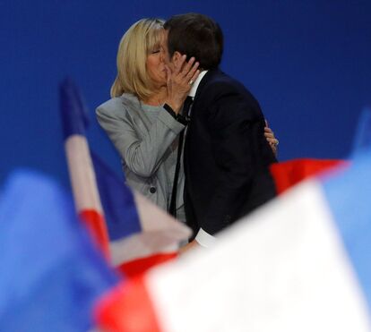 Presidente francês escreve romance 'picante' inspirado na primeira-dama francesa