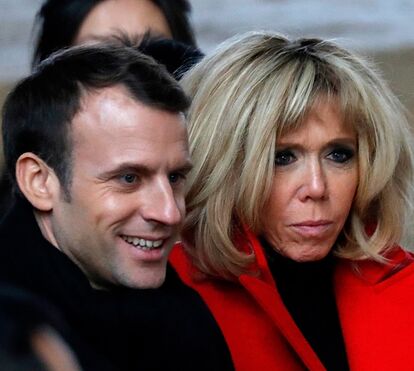 Depois da chapada pública que recebeu da mulher, Emmanuel Macron é apoiado pelo irmão 