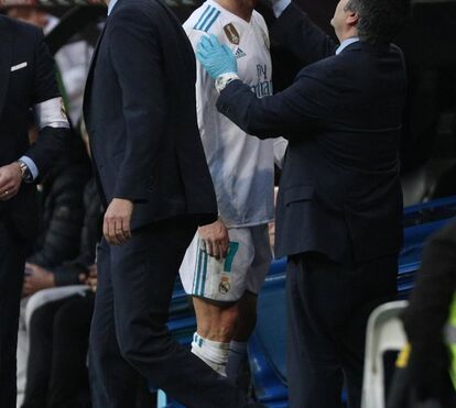 Impressionante. Cristiano Ronaldo obrigado a levar pontos após pontapé na cara