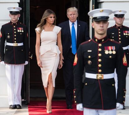 Fotografia de Melania Trump a sorrir com Obama em funeral torna-se viral