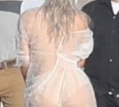 Kim Kardashian publica novas fotos ousadas... e aquece novamente redes sociais
