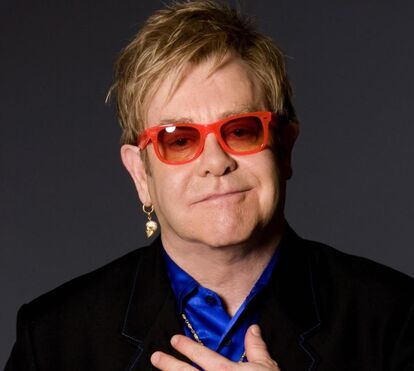 Segredos revelados. Elton John conta como perdeu a virgindade aos 23 anos com o seu manager... e que pensou: 'Sou normal, já fiz sexo'