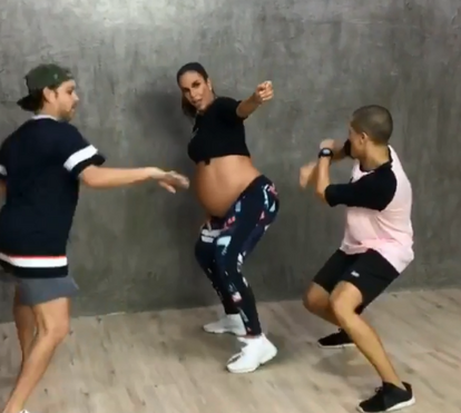 Grávida de 7 meses, Ivete Sangalo dança como louca
