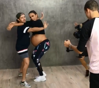 Sem pudor, Ivete Sangalo mostra-se a amamentar as gémeas