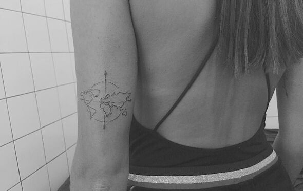 Carolina Loureiro, Tatuagem, Mapa-Múndi, viagens