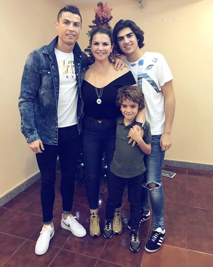 Cristiano Ronaldo consegue juntar toda a família na Madeira