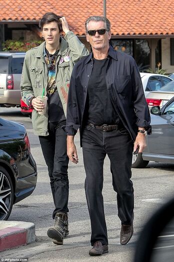 Pierce Brosnan e o filho Paris