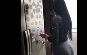 Georgina mostra-se na cozinha.... por causa do Real Madrid