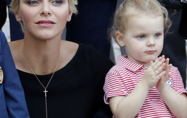 Aos 3 anos, princesa Gabriella do Mónaco estreia-se no esqui