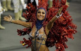Sabrina Sato brilha no desfile da Gaviões da Fiel, em São Paulo