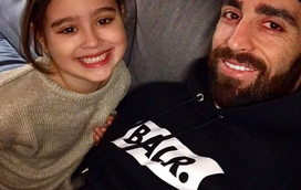 Ricardinho, o melhor do mundo no futsal, é um pai babado. Veja as fotos amorosas de Riana