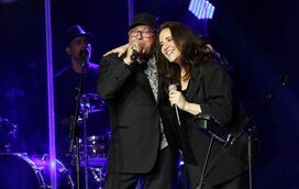 Ana Carolina divide palco com amigo Paulo Gonzo e enche Casino Estoril