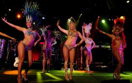 Banda de Helton, ex-guarda redes FC Porto, leva Casino Estoril ao rubro em noite de Carnaval