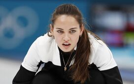 Anastasia Bryzgalova é a "rainha" do curling e é comparada a Angelina Jolie