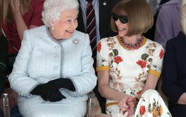 Estreia aos 91 anos. Rainha Isabel II surpreendeu todos e foi ver desfile de moda