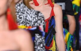 Versace conta com Gigi Hadid e Kaia Gerber em Milão