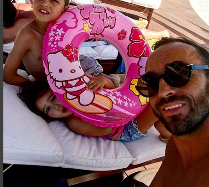 Ricardinho, o melhor do mundo no futsal, é um pai babado. Veja as fotos amorosas de Riana