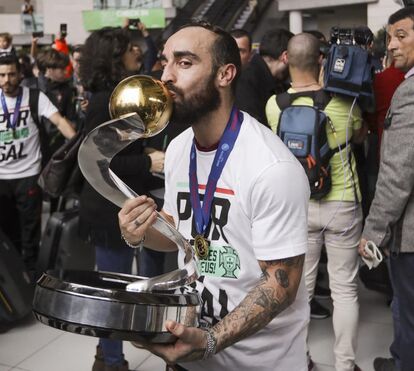 A festa dos novos heróis da Europa à chegada a Lisboa: Bem-vindos campeões! 