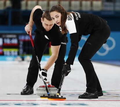 Anastasia Bryzgalova é a 'rainha' do curling e é comparada a Angelina Jolie