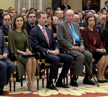 Letizia repete vestido irreverente em gala de Desporto
