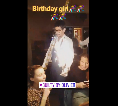 Apaixonada, Kelly Bailey celebra 20 anos ao lado de Lourenço Ortigão