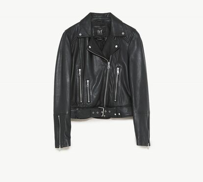 Jeans & biker jacket para um visual casual e moderno 
