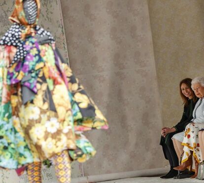 Estreia aos 91 anos. Rainha Isabel II surpreendeu todos e foi ver desfile de moda