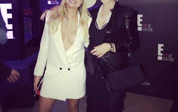Kelly Bailey, Lili Caneças 
