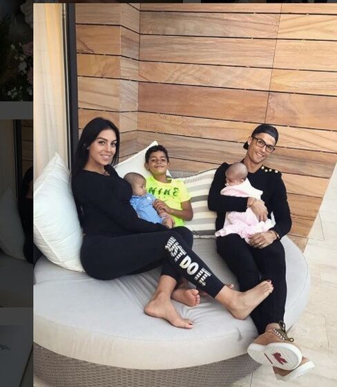 Dolores Aveiro + georgina rodriguez