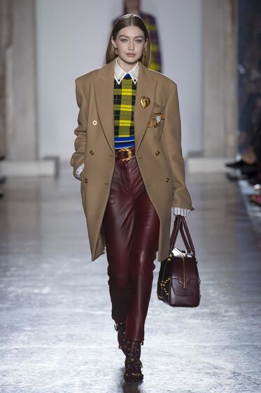 Gigi Hadid, Kaia Gerber, Versace, Milan Fashion Week