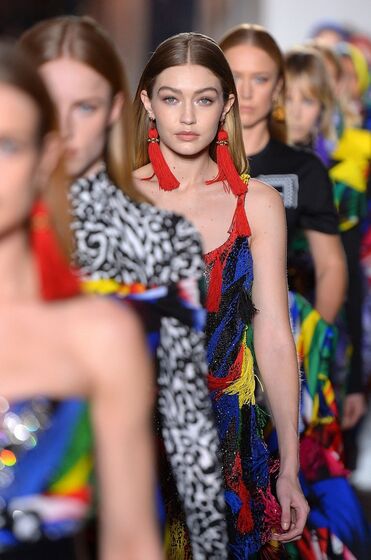 Gigi Hadid, Kaia Gerber, Versace, Milan Fashion Week