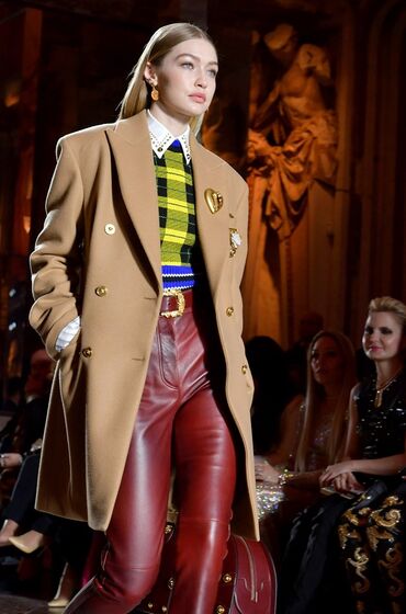 Gigi Hadid, Kaia Gerber, Versace, Milan Fashion Week