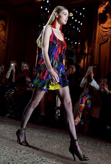 Gigi Hadid, Kaia Gerber, Versace, Milan Fashion Week