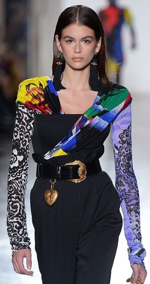 Gigi Hadid, Kaia Gerber, Versace, Milan Fashion Week