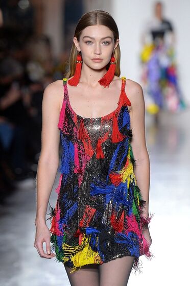 Gigi Hadid, Kaia Gerber, Versace, Milan Fashion Week