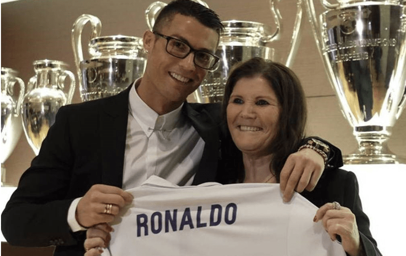 Bolo decorado com aerógrafo 😍 Bolo feito para comemorar o aniversário do  Ronaldo Cliente @mariadasilvasandra Topo @danieladutradc…