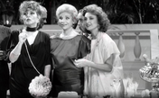 Tônia Carrero com Irene Ravache e Eva Wilma em cena de "Sassaricando" (1987)