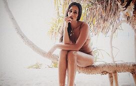 Rita Pereira nua numa banheira