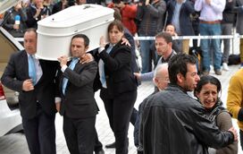 Emoção e muitas lágrimas no velório do pequeno Gabriel