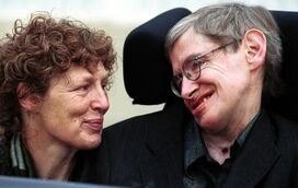 Segunda mulher de Stephen Hawking contra-ataca: Foi "escrava por 20 anos" do físico
