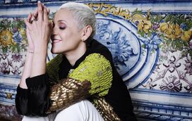 Mariza volta para as mãos do ex-companheiro