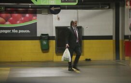 FOTOS EXCLUSIVAS: Apanhámos Paulo Gonçalves de volta ao Benfica... numa ida às compras!