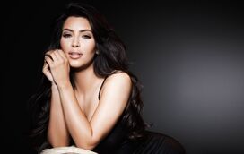 Kim Kardashian vai longe demais e mostra púbis em foto escândalo