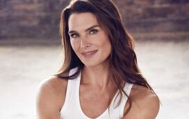Aos 52 anos, Brooke Shields exibe corpo de fazer inveja