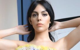 Georgina mascara-se de gata e entra na brincadeira